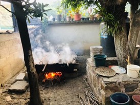Outdoor cooking stove